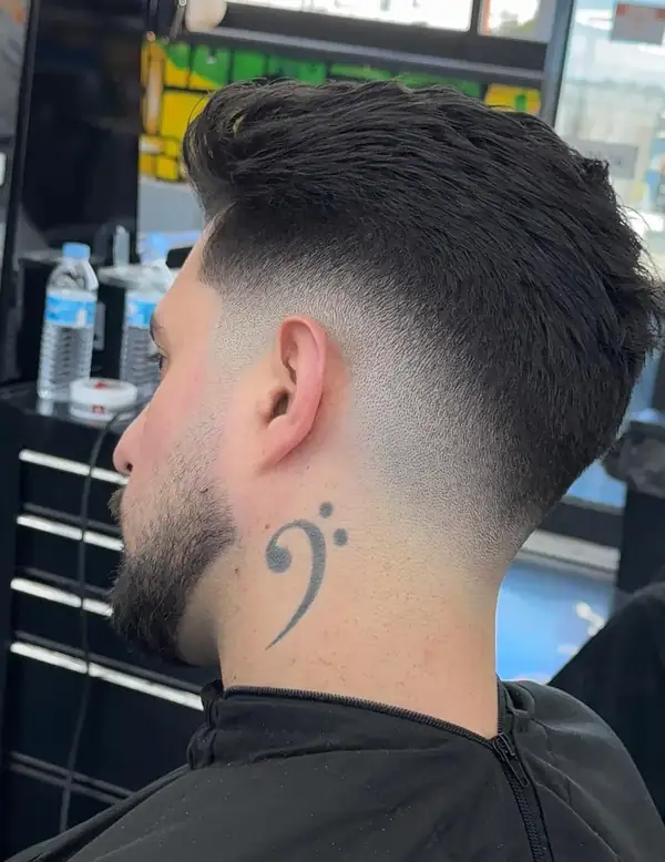 Corte masculino degradê feito na barbearia