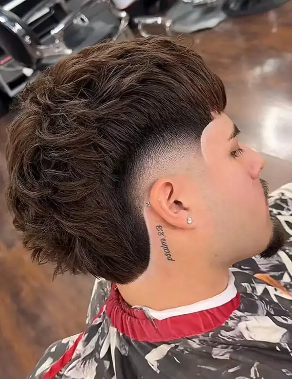 Corte masculino com máquina e acabamento